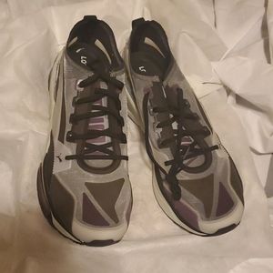 Athletic shoes